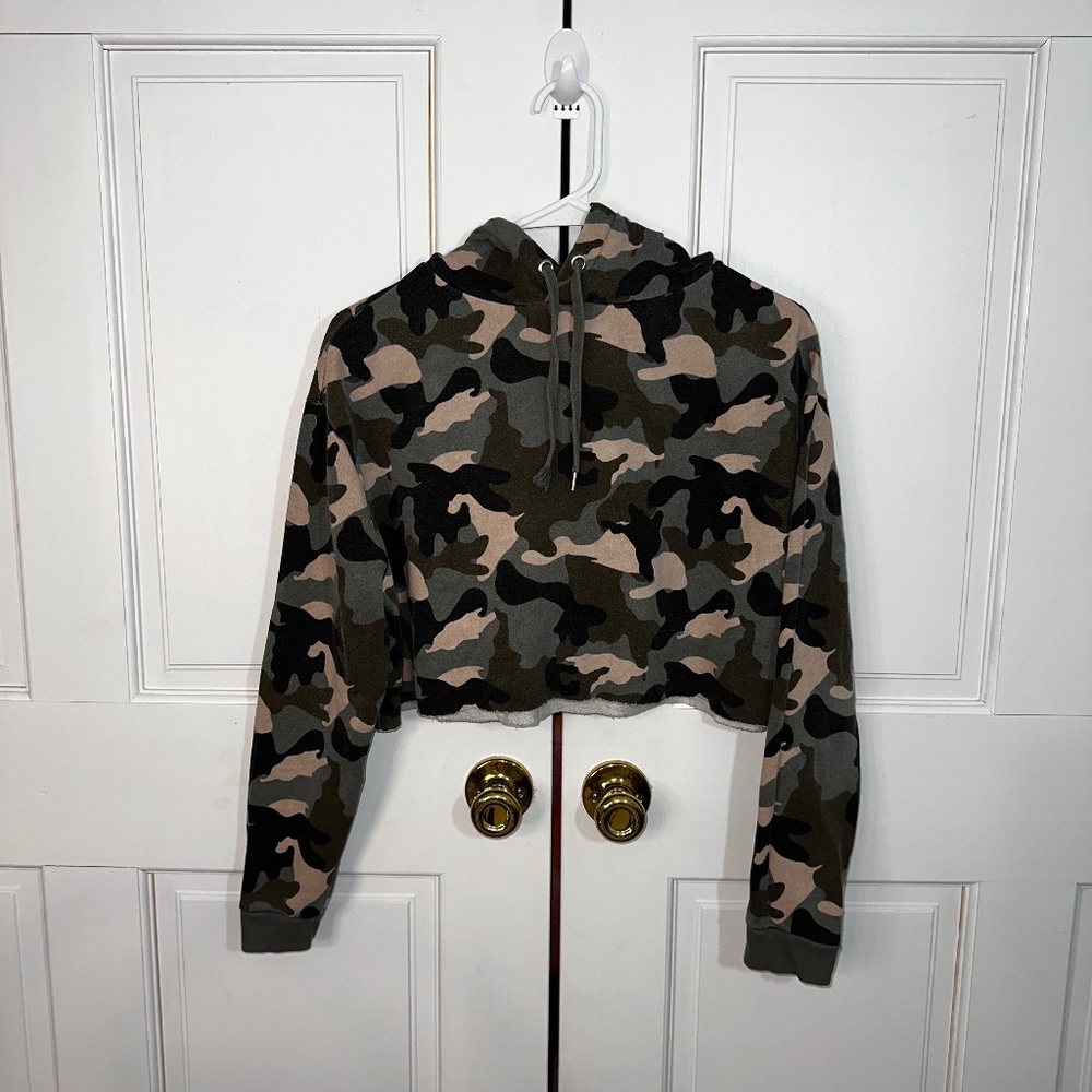 H&M Military print cropped sweater